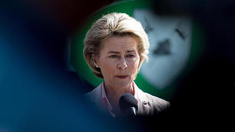 Verteidigungsministerin Ursula von der Leyen steht im Kreuzfeuer der Kritik.