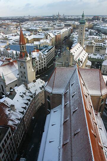 2000: vom Alten Peter über die weißen Dächer ins Tal geschaut.