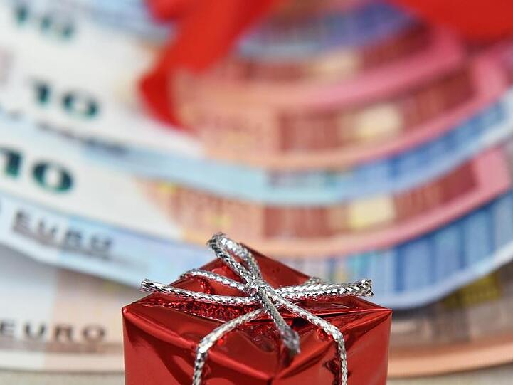 In Betrieben ohne Tarifvertrag erhalten nur 42 Prozent der Beschäftigten ein Weihnachtsgeld.