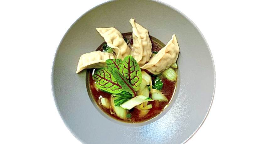 Dim Sum nach dem Rezept der Oma: Hongmei "Ivy" Zhang hat die Teigtaschen hier neu kreiert. Dim Sum nach dem Rezept der Oma: Hongmei "Ivy" Zhang hat die Teigtaschen hier neu kreiert.