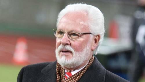 Macht Druck auf Manager Martin Bader und Traienr Michael Oenning: Präsident Michael  A. Roth.