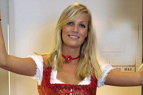 So schön kann Dirndl sein - Isabelle Schura bringt den Beweis