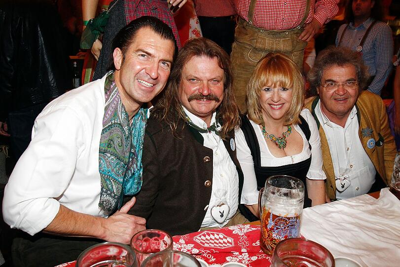 Philipp Welte (Vorstand Verlage, Vermarktung, Vertrieb von Hubert Burda Media), Leslie Mandoki, Bunte-Chefredakteurin Patricia Riekel und Ex-Focus-Chefredakteur Helmut Markwort