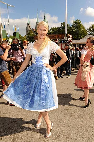 Alessandra Pocher, Claudia Effenberg und Co: Video: Promiandrang auf der Damenwiesn - Oktoberfest - Abendzeitung München
