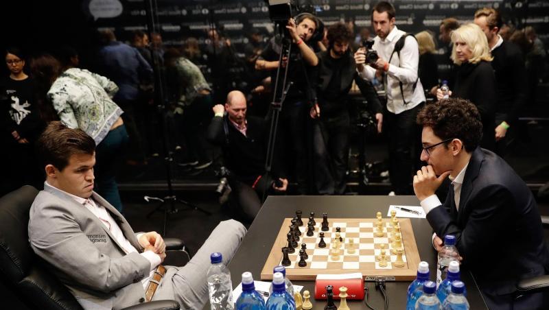Auch diese Partie der Schach-WM endete remis: Magnus Carlsen (l) und Fabio Caruana in London. Auch diese Partie der Schach-WM endete remis: Magnus Carlsen (l) und Fabio Caruana in London.