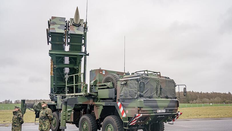 Ein gefechtsbereites Flugabwehrraketensystem  der Deutschen Bundeswehr vom Typ "Patriot".