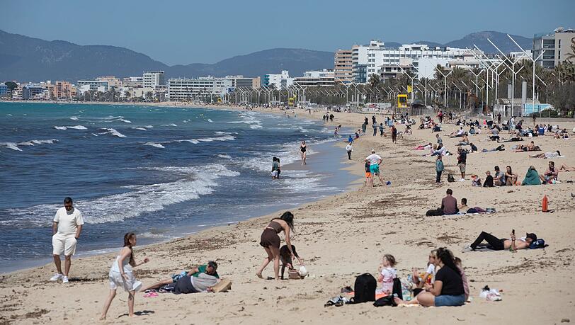 Wenn Unsicherheit wächst, bleiben viele bei Bewährtem: Ziele wie die Balearen sind im Sommer stark gefragt – wie hier Mallorca. (Archivbild) Wenn Unsicherheit wächst, bleiben viele bei Bewährtem: Ziele wie die Balearen sind im Sommer stark gefragt – wie hier Mallorca. (Archivbild)