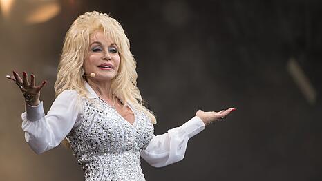 Dolly Parton hat wenige Wochen vor ihrem Tod ein Duett mit U2-S&auml;nger Bono aufgenommen.