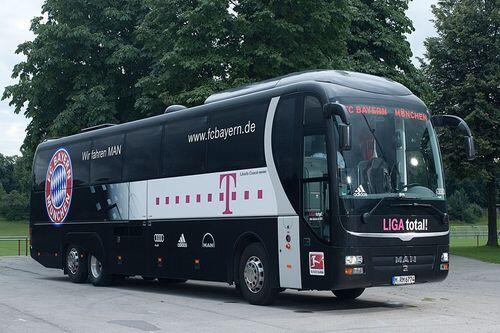 Treuer Begleiter bei Auswärtsspielen: Der Bayern-Mannschaftsbus.