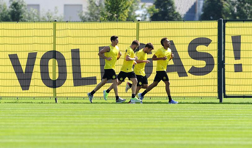 Lewandowski ist zurück im Dortmund Training. Am Sonntag hat der polnische Stürmer die Vorbereitung auf die neue Saison begonnen.
