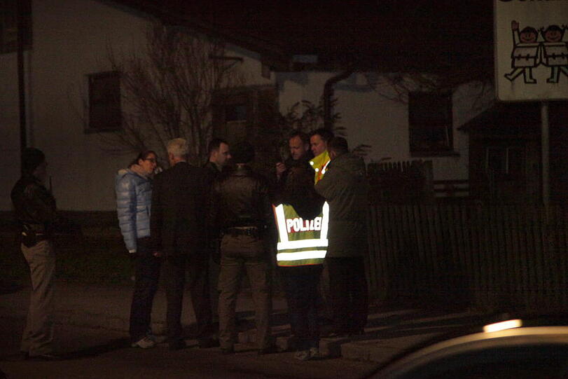 Ein 36-Jähriger flippt aus, tritt eine Tür ein und spricht von Selbstmord. Sogar das SEK musste in Schechen ausrücken.