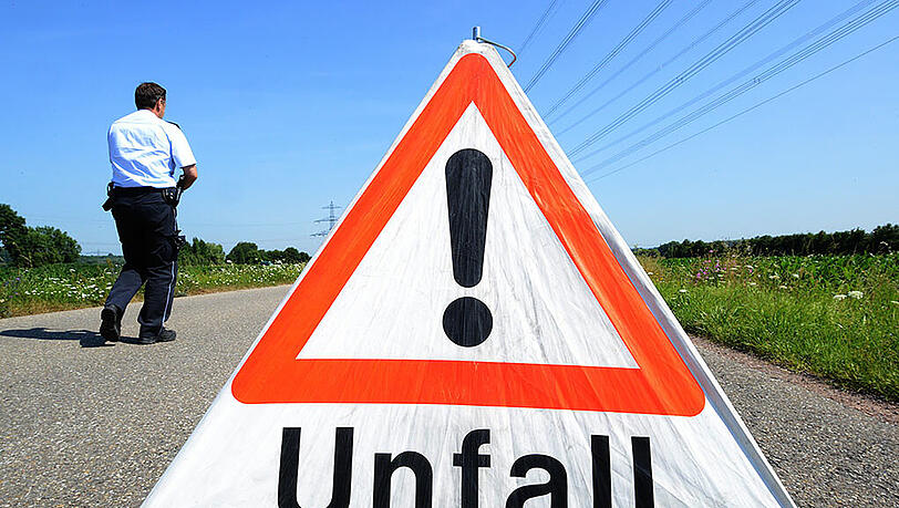 Tödlicher Unfall in Niederbayern. (Symbolbild) Tödlicher Unfall in Niederbayern. (Symbolbild)