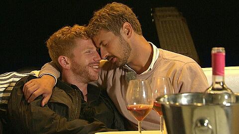 Ein Bild sagt manchmal mehr als tausend Worte: Lars (l.) und Nicolas haben sich gesucht und gefunden.