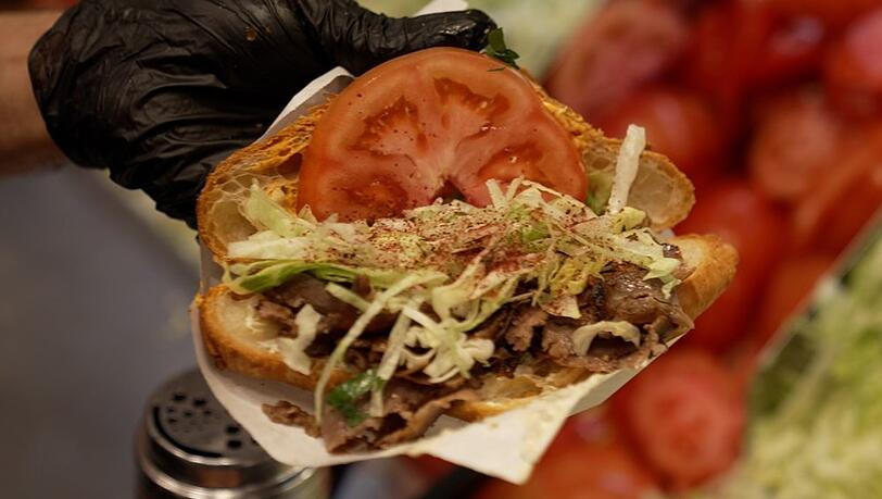 Der klassische Döner bekommt immer mehr Konkurrenz von neuen Döner-Kreationen. Der klassische Döner bekommt immer mehr Konkurrenz von neuen Döner-Kreationen.