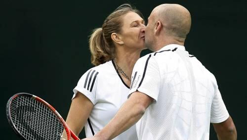 Ein Herz und eine Seele: Auf und außerhalb des Tennisplatzes: Steffi und Andre. Ein Herz und eine Seele: Auf und außerhalb des Tennisplatzes: Steffi und Andre.