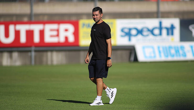 Trainer des TSV 1860: Alper Kayabunar. Trainer des TSV 1860: Alper Kayabunar.