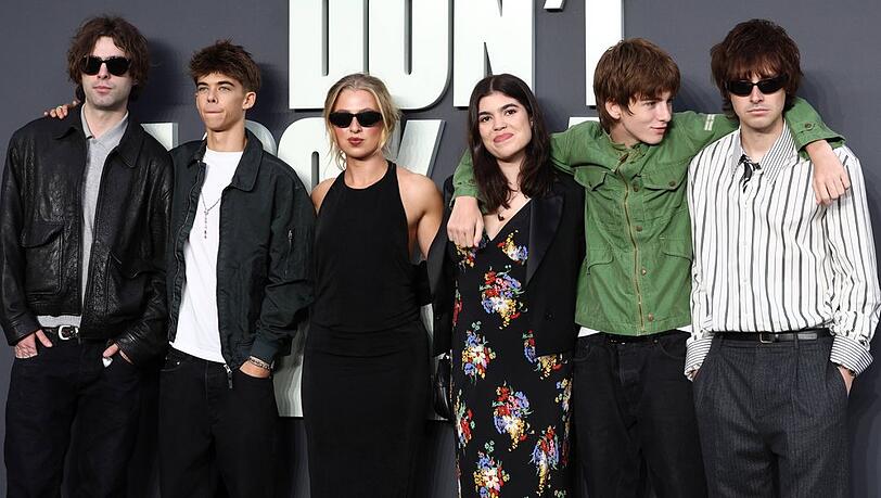Lennon, Donovan, Anaïs, Molly, Sonny und Gene bei der Premiere in London. Lennon, Donovan, Anaïs, Molly, Sonny und Gene bei der Premiere in London.