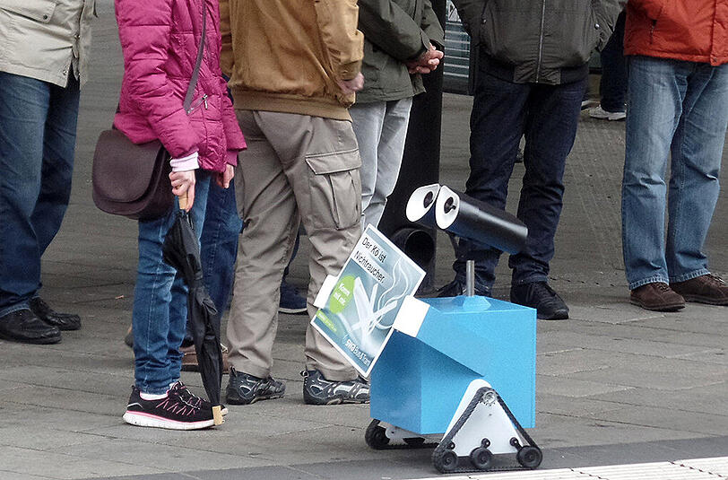 Der kleine Anti-Rauch-Roboter erinnert ein wenig an Wall.E aus dem Pixar-Film.