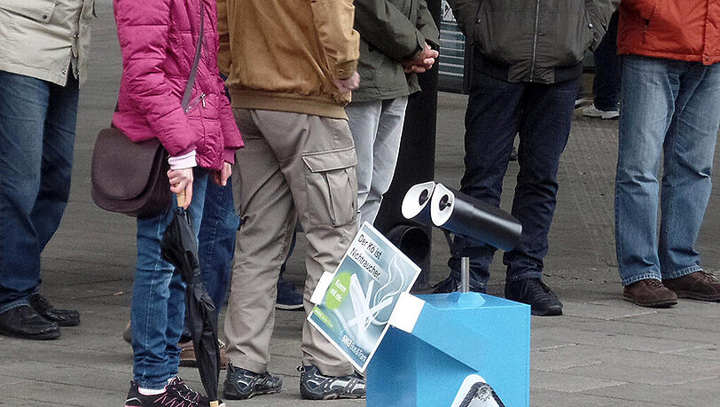 Der kleine Anti-Rauch-Roboter erinnert ein wenig an Wall.E aus dem Pixar-Film. Der kleine Anti-Rauch-Roboter erinnert ein wenig an Wall.E aus dem Pixar-Film.