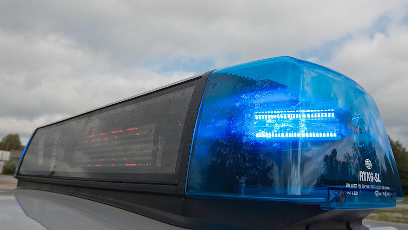 Die 33-Jährige schlug den Täter in die Flucht - er verschwand in Richtung Webling. Die 33-Jährige schlug den Täter in die Flucht - er verschwand in Richtung Webling.