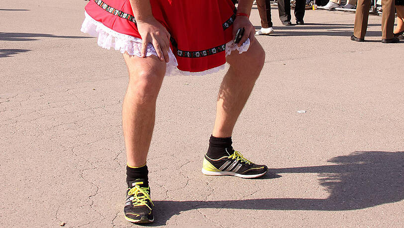 Der Dirndl-Mann wollte aufs Frauen-Klo - vergeblich. (Archivbild) Der Dirndl-Mann wollte aufs Frauen-Klo - vergeblich. (Archivbild)