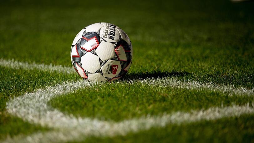 Im Streit zwischen Kindern auf einem Fußballfeld wurde ein Mann gegen einen Zwölfjährigen handgreiflich. (Symbolfoto)