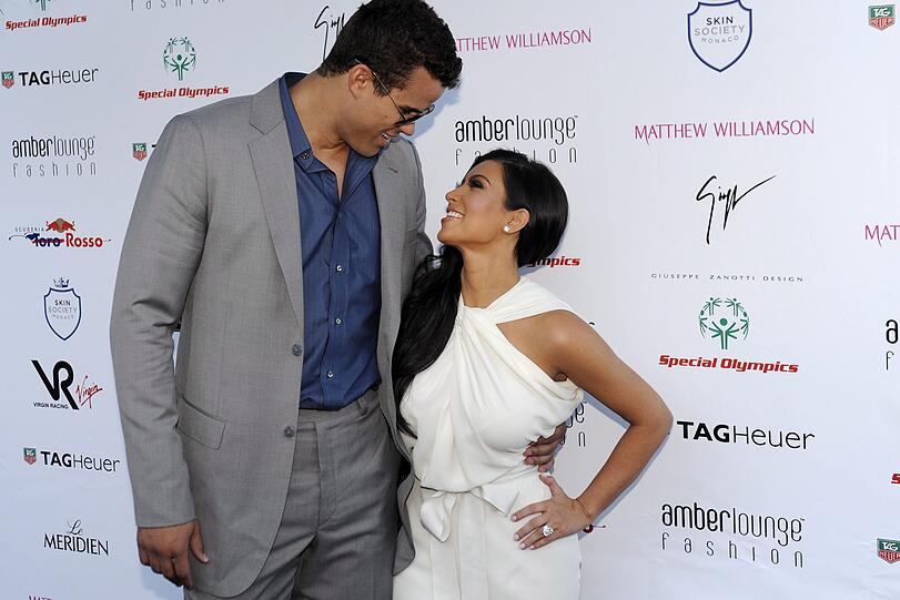 72 Tage Ehe und ganz schön viel PR: 2011 heiratete Kim Kardashian den Basketballer Kris Humphries in einer TV-Zeremonie, die im Vorfeld ausgiebig in ihrer Reality-Show bearbeitet wurde. Die Ehe hielt nur knappe zwei Monate und brachte Kardashian ziemlich viele Schlagzeilen und Dollar ein.