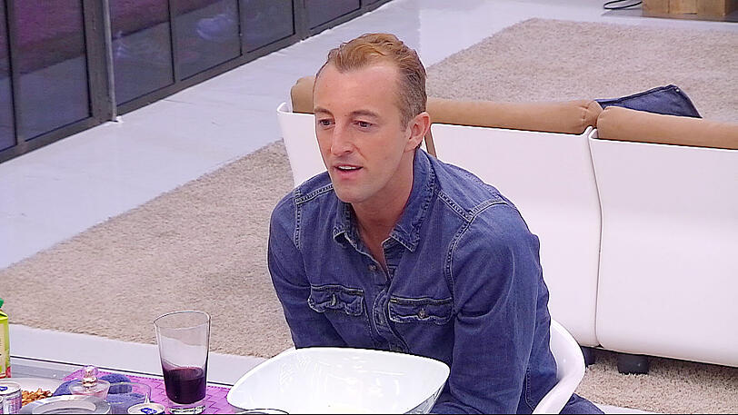 Was sonst noch bei Promi Big Brother passierte: Mia Magma sonnt sich mit Paul Janke und im Keller steigt eine Party. Die Bilder...