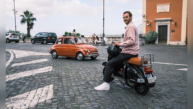 Große Stadt, kleine Autos: Leon Windscheid in Rom. Große Stadt, kleine Autos: Leon Windscheid in Rom.