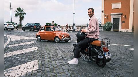 Gro&szlig;e Stadt, kleine Autos: Leon Windscheid in Rom.