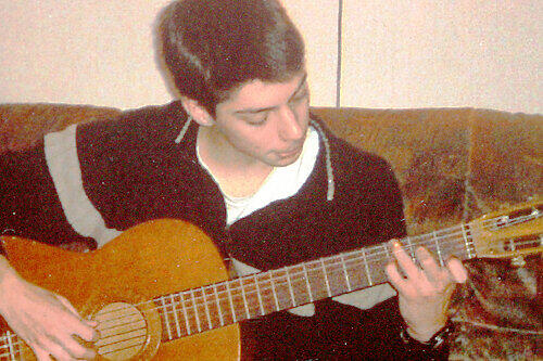 Seine Gitarre und die Musik liebte er über alles: Student Stefan S. (20).