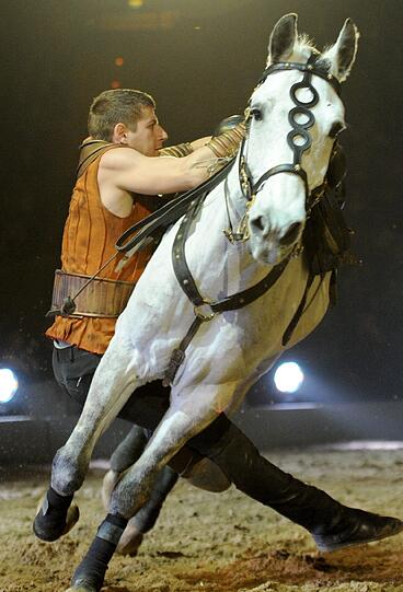 Reiterei trifft Musik und Tanz: eine Szene aus der neuen Apassionata-Show in der Olympiahalle.
