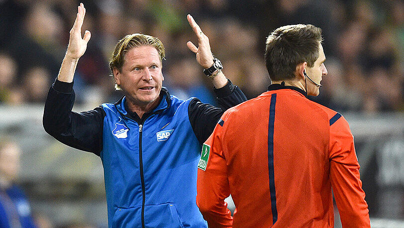 Wilde Gesten: Hoffenheims Trainer Markus Gisdol während des Bundesliga-Spiels gegen Borussia Dortmund (1:1). Wilde Gesten: Hoffenheims Trainer Markus Gisdol während des Bundesliga-Spiels gegen Borussia Dortmund (1:1).