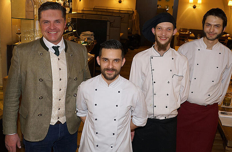 Das Team im Alten Hof (v. l.): Johannes Müller, Sous-Chef Andreas Maser, Sous-Chef Korbinian Wehle und Mathias Heubeck.