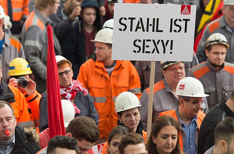 Dumpingpreise für chinesischen Stahl und drohende höhere Kosten durch Klima- und Energieauflagen machen der Branche zu schaffen. Foto: Sebastian Gollnow/Archiv
