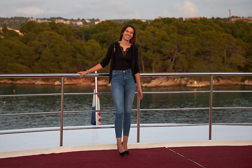 Anschließend übte Vorjahressiegerin Sophia mit den Finalistinnen die Show für den letzten Abend ein.