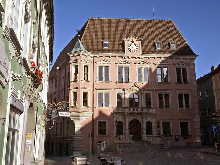 Das historische Rathaus von Kaufbeuren im Allgäu.