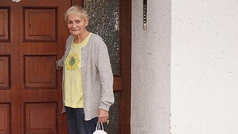 Rose-Marie H. (86) muss nach einer Termin-Panne gleich zwei Mal aus Solln nach Riem zum Impfen fahren. "Ich habe eine andere Auffassung von Ordnung", sagt sie, "das kann man eigentlich nicht verzeihen."