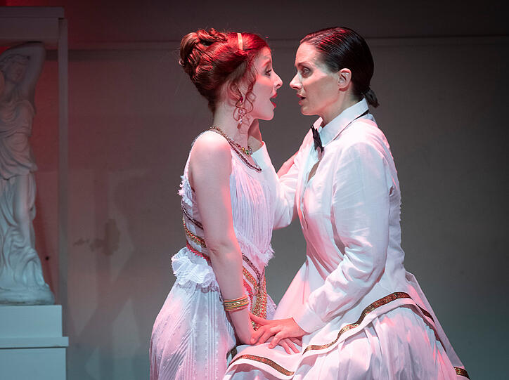 Liebesgeschichten aus der Antike:  Galathée  (Anna_Krikheli) und Ganymed (Maria_Helgath).