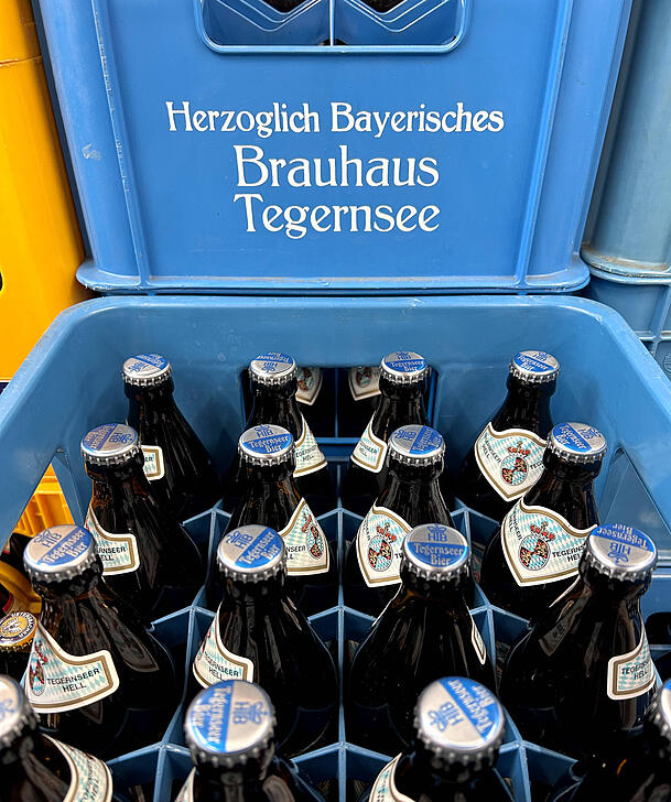 Eine Bierkiste des Herzoglich Bayerischen Brauhauses Tegernsee.