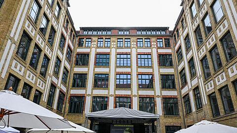 In dem Backsteingebäude wurden jahrzehntelang Lampen produziert - künftig soll Berlins Gaming-Branche hier einen Anlaufpunkt haben.