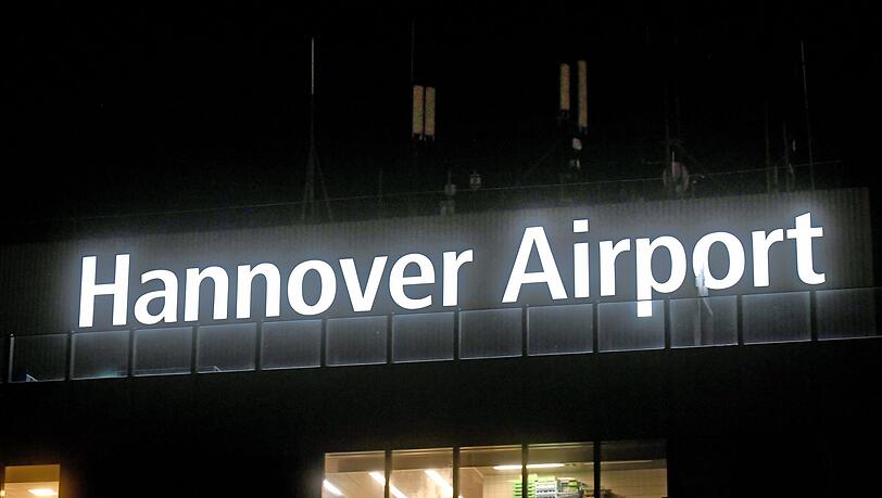 Flieger wurden teils umgeleitet oder konnten erst später landen. (Symbolbild) Flieger wurden teils umgeleitet oder konnten erst später landen. (Symbolbild)