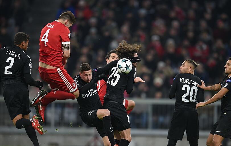 NIKLAS SÜLE NOTE 3:
Erhielt den Vorzug vor Boateng. Wie Nebenmann Hummels meist souverän - mit Ausnahme des 2:1. Da kam er gegen Mbappé einen Schritt zu spät (50.).