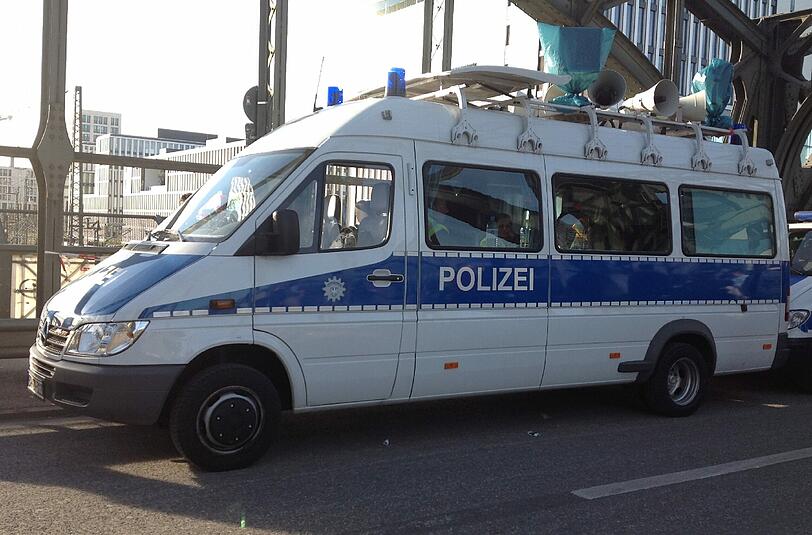 Hier spielt die Musik: Dieser Polizeiwagen hat Lautsprecher auf dem Dach.