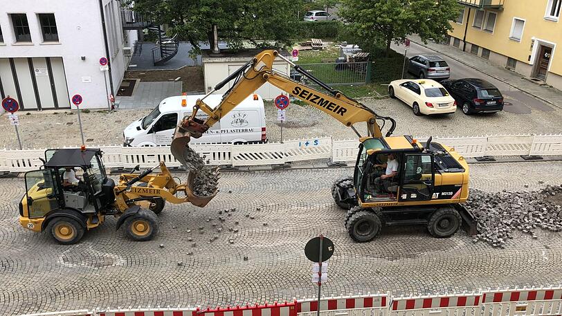 Statt Straßenwalzen kommen hier nur Bagger und Radlader zum Einsatz.