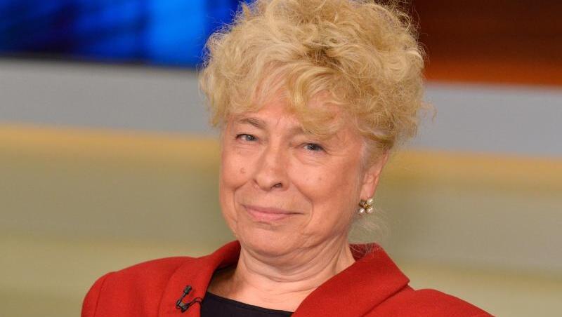 Gesine Schwan, ehemalige Kandidatin für das Amt der Bundespräsidentin, ist für eine Rolle in der neuen SPD-Spitze bereit. Gesine Schwan, ehemalige Kandidatin für das Amt der Bundespräsidentin, ist für eine Rolle in der neuen SPD-Spitze bereit.