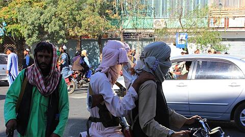 Kämpfer der Taliban in der Innenstadt von Herat.