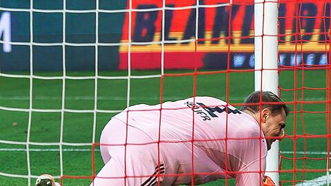 Manuel Neuer sah beim Tor der Berliner unglücklich aus.