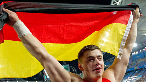 Mit 21 Jahren holt David Storl Gold im Kugelstoßen. Es ist das erste Mal, dass ein Deutscher bei der Leichtathletik-WM im Kugelstoßen den Titel holt. Mit 21 Jahren holt David Storl Gold im Kugelstoßen. Es ist das erste Mal, dass ein Deutscher bei der Leichtathletik-WM im Kugelstoßen den Titel holt.