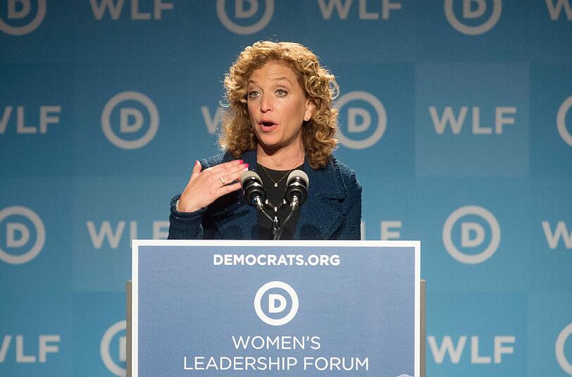 Voreingenommen? Die Parteichefin der US-Demokraten Debbie Wasserman Schultz kündigt ihren Rücktritt an.